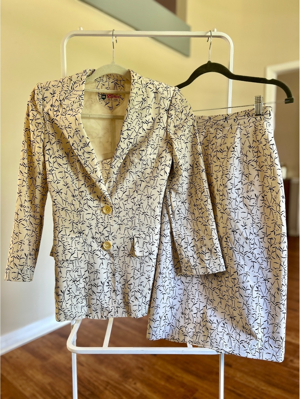 Vintage Korean Two-Piece Skirt and Blazer Set with Abstract Print